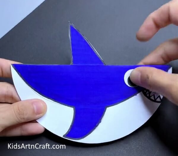 Paste The Eye-A guide for constructing a paper shark tailored to youngsters 