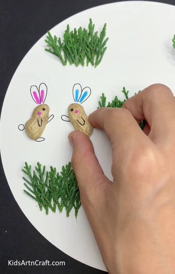 Making Bunnies Using Peanut Shells - Making a bunny with recycled peanut shells - tutorial.