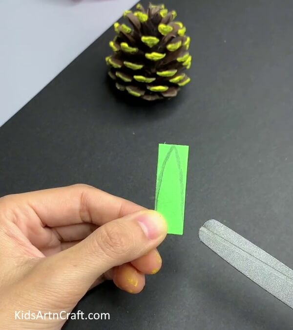 Drawing Leaf - Step-by-Step Directions for Kids to Make a Pineapple Pine Cone 