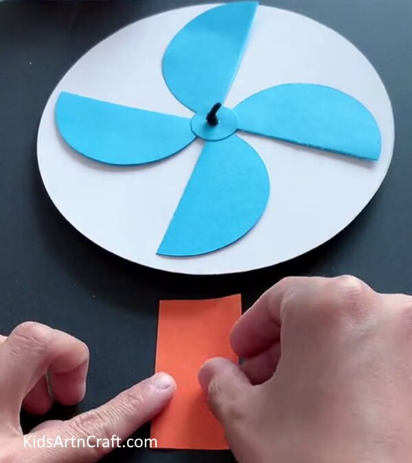 Making Stand of The Fan - A Comprehensive Tutorial on Crafting a Summertime Paper Fan for Kids