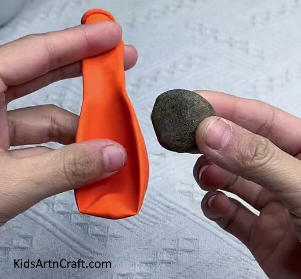 Take An Orange Balloon And a Round Stone-Making a Tiger Balloon for Children in Easy Steps
