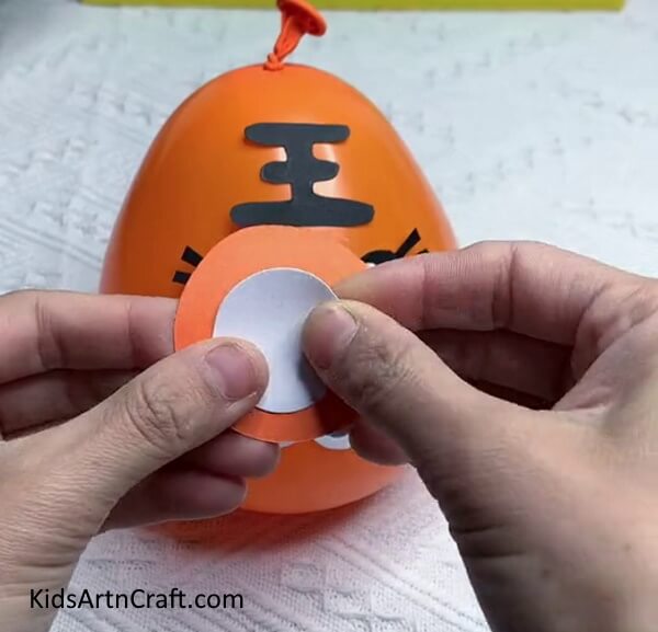Make Ears With White And Orange Craft Paper-A Walkthrough for Creating a Tiger Balloon with Children