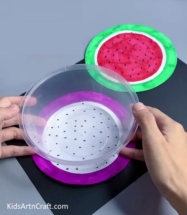 Pasting Plastic Container Box On Watermelon - Learn to make Watermelon crafts with this tutorial