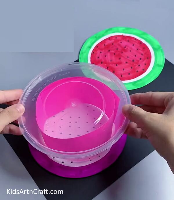 Closing The Lid of the Container - Step-by-step instructions to craft Watermelon projects