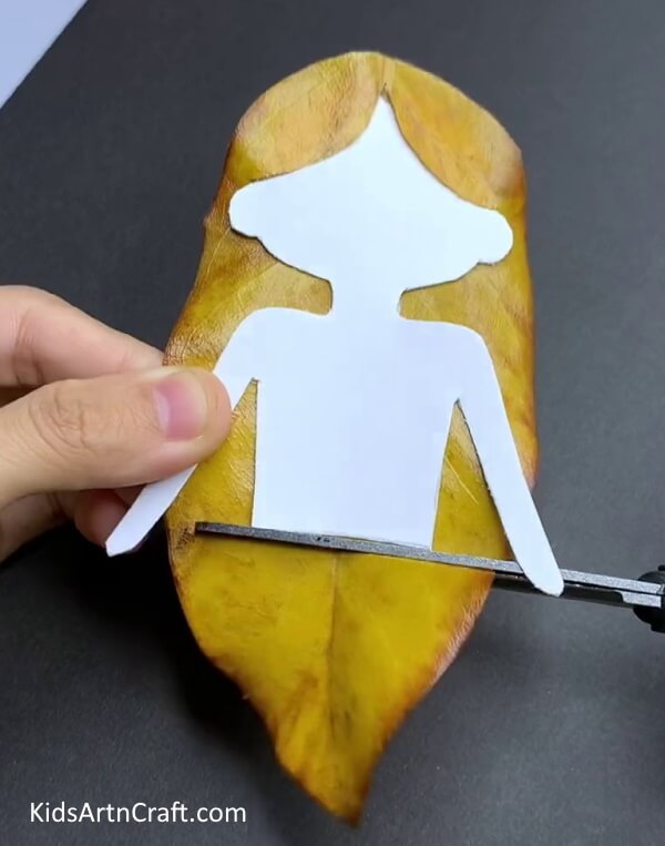 Cutting Leaf - A Charming Fall Foliage Doll Artwork & Handicraft Strategy For Youngsters