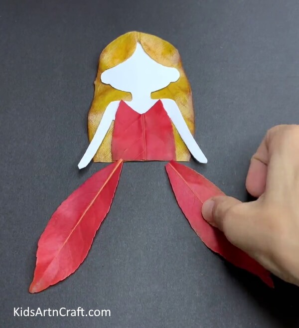 Pasting Another Red Leaf -An Appealing Fall Foliage Doll Art & Handicraft Plan For Infants