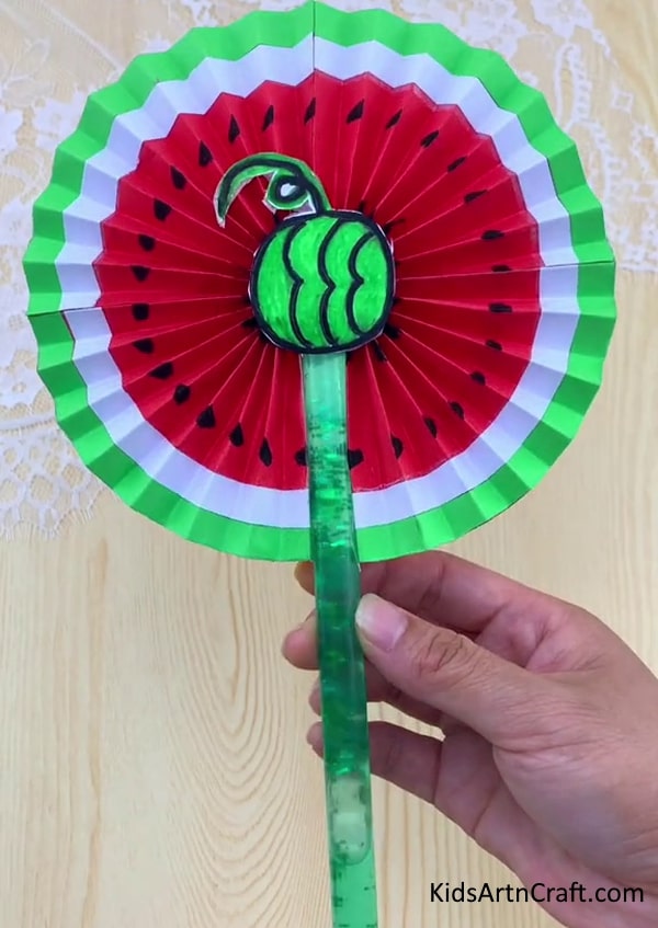 Uncomplicated 3D craft ideas that kids can do - Beautiful Paper Fan For Kids