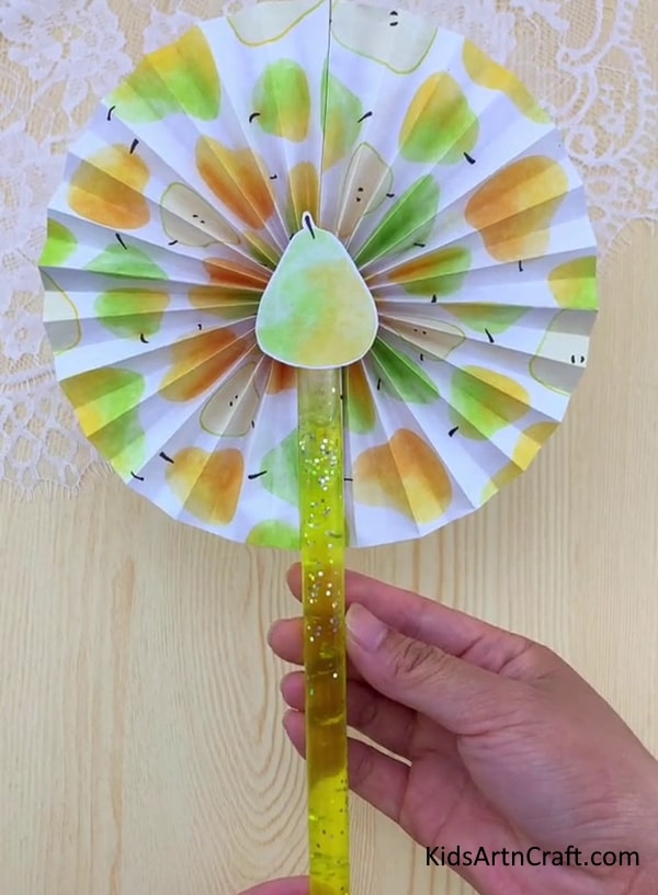 Home-made 3D craft projects that kids will enjoy - Creative Paper Fan For Kids At Home