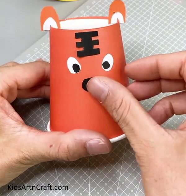 Pasting The Nose Of The Tiger - Fascinating Tiger Paper Cup Idea For Tykes 