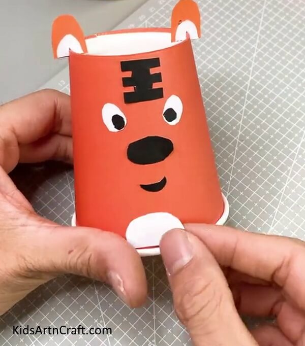 Adding Mouth And Chin On The Tiger - Cute Tiger Paper Cup Task For Tots 