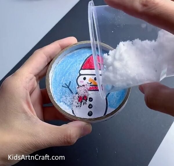 Pour Salt To Make Snow - An aesthetic ornament craft to spruce up your home for Christmas 