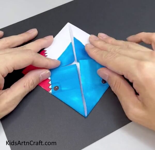 Bringing Corners In The Middle - A tutorial on constructing a paper shark out of origami