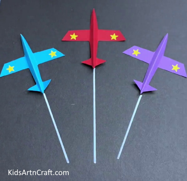 Drawing All The White Lines - Discover how to assemble an easy paper airplane with this tutorial made just for kids. 
