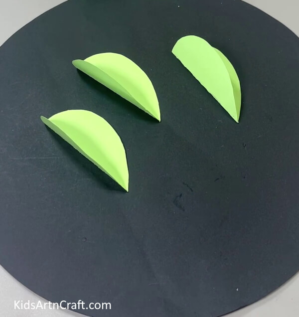 Making Two More Drop-Shaped Paper - A crafty activity for kids: paper cacti.