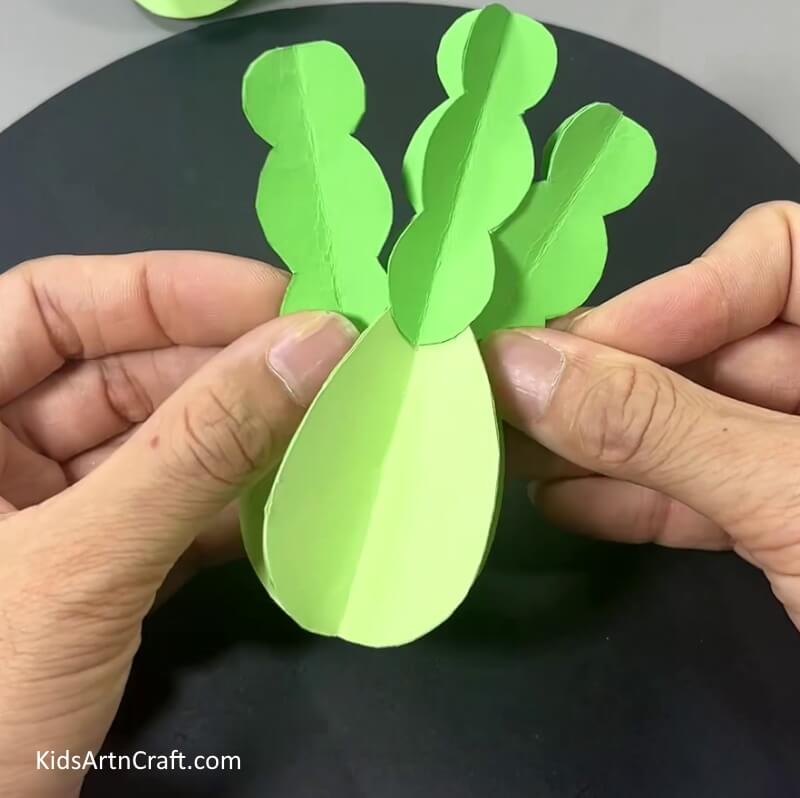 Paper Cactus Craft Easy Tutorial -Children can make their own paper cacti.