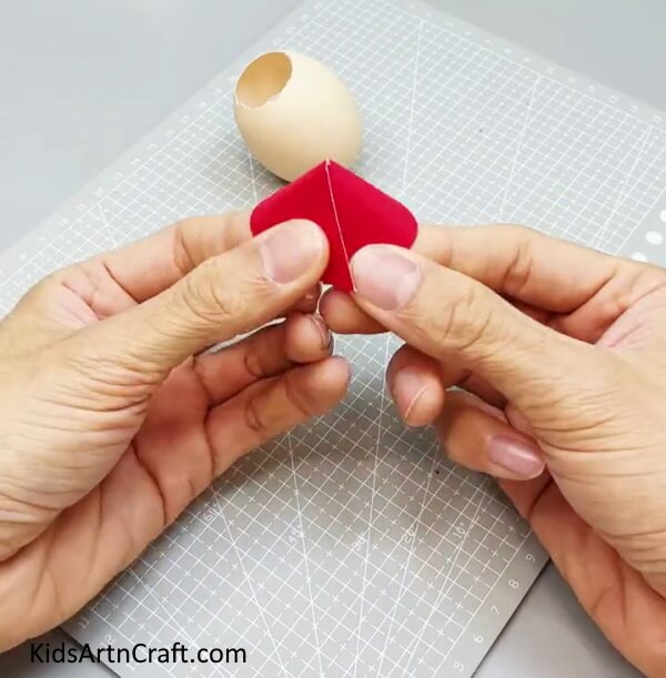 Rolling The Sheet - This Christmas let the Kids make an Elf from Eggshells.