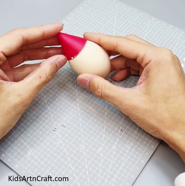 Sticking The Cap - Get Creative this Holiday Season and Make an Elf from Eggshells with the Children.