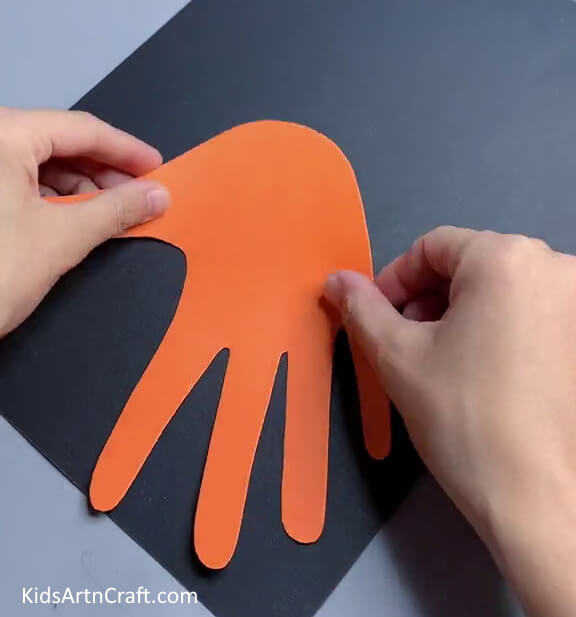 Cutting The Hand- A Handprint Tiger project that kids can do.