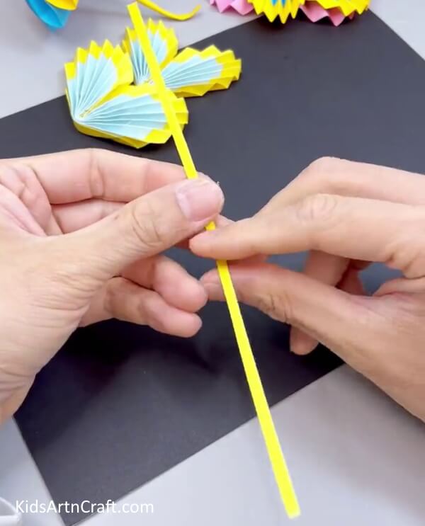 Taking A Thin Yellow Paper Strip - Construct a Butterfly with Paper - A Facile Task for Children