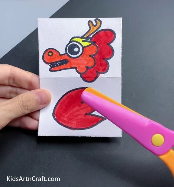 Coloring The Dragon's Face and Tail Construct a Chinese dragon out of paper with the assistance of kids