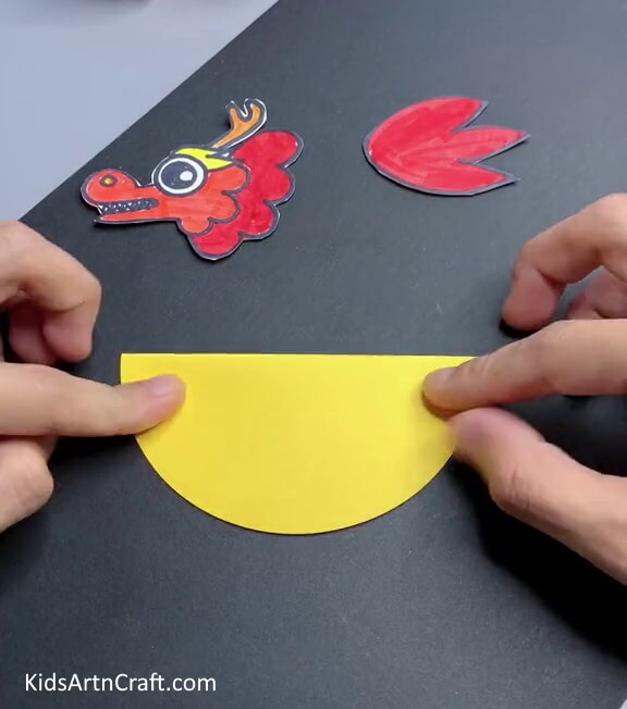 Folding The Circle Let the kids make a paper Chinese dragon craft