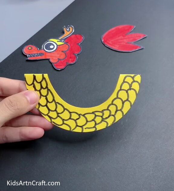 Cutting The Circle Have the children construct a Chinese dragon using paper
