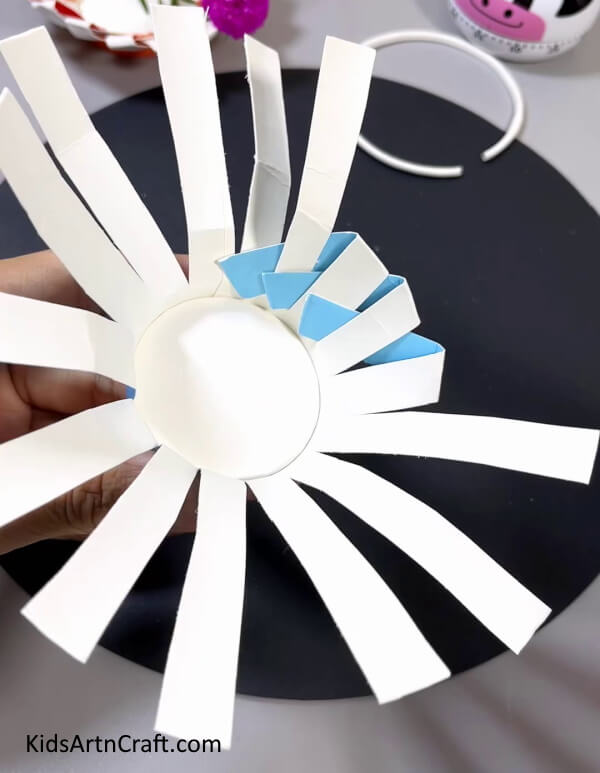 Tucking In Paper Strips - A Detailed Tutorial on How to Put Together a Paper Cup Basket 