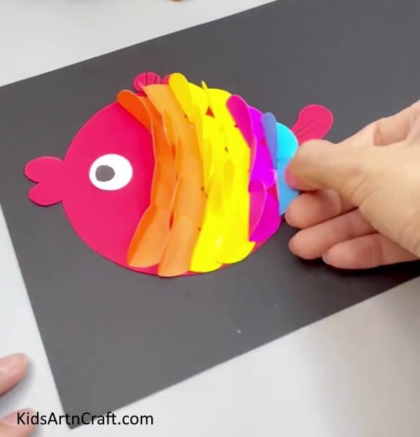 Pasting All Gills - A Simple, Step-by-Step Guide for Crafting a Fish from Paper