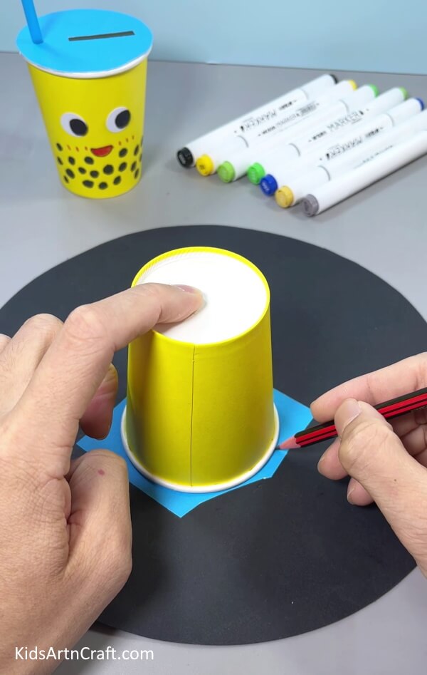 Tracing Circle Using Pencil - Create your own craft with this do-it-yourself activity.