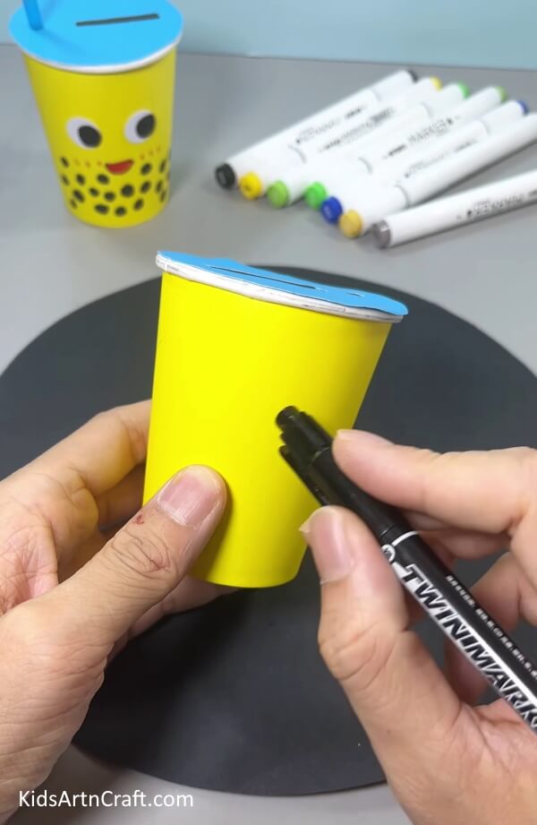 Making Details on Paper Cup - Construct a DIY craft with this quick and easy craft.