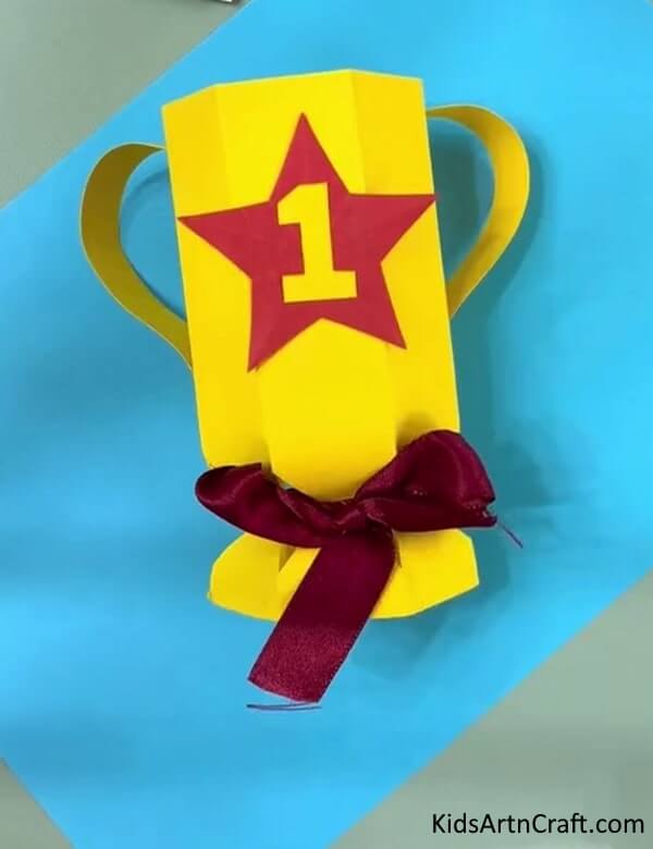 Stimulating and Smooth Handicrafts for Children to Attempt in the Home - DIY Trophy Using Paper