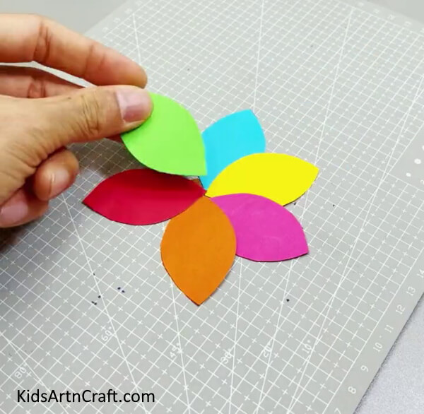 Completing The Circle Of Petals - Children can create a straightforward and attractive paper flower. 