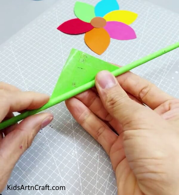 Making The Stem - A straightforward and vivid paper flower is a great craft project for kids. 