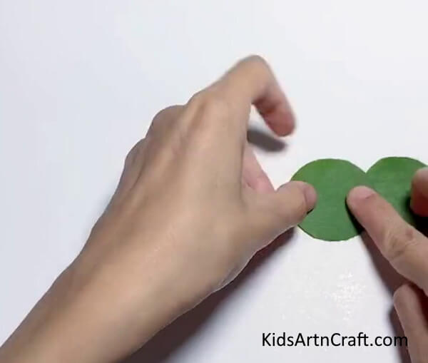 Pasting Leaf Circles - Designing a Caterpillar with Colorful Leaves