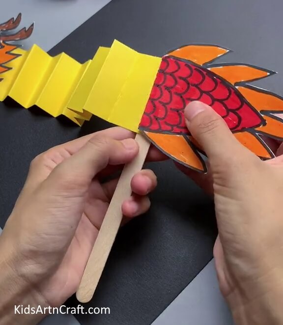 Pasting Tail - A Chinese Paper Dragon Craft Tutorial that is easy for young people.