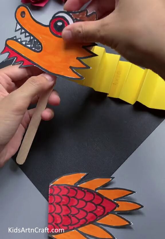 Pasting Head - Directions on crafting a Dragon quickly and easily for youngsters.