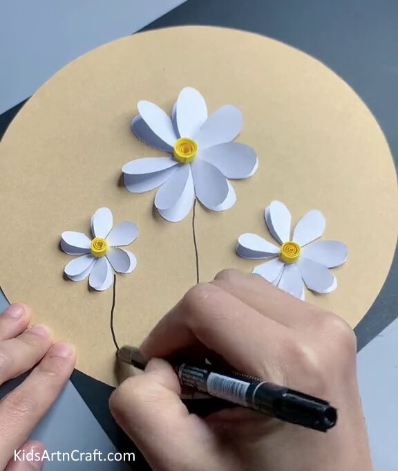Drawing the stem of the flower - Making paper blossoms uncomplicated for minors. 