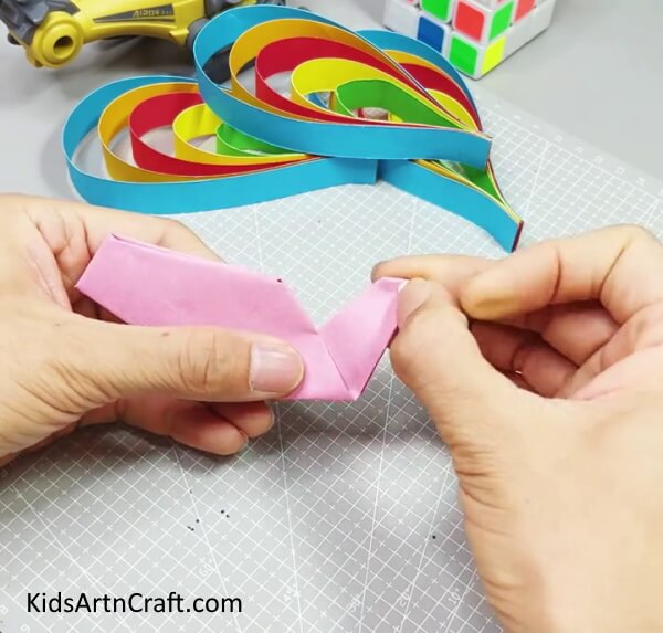 Making the Face of the Peacock - A Guide to Making a Peacock Craft Using Paper Strips for Kids 