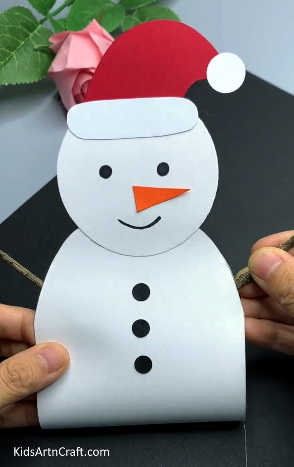 Making Hands Using Wooden Stem Sticks - Kindergartners can make a snowman out of paper. 