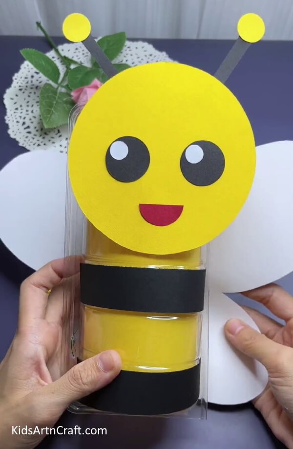 Easy to Make Handmade Bee Craft Tutorial for Kids Making Wings of The Bee