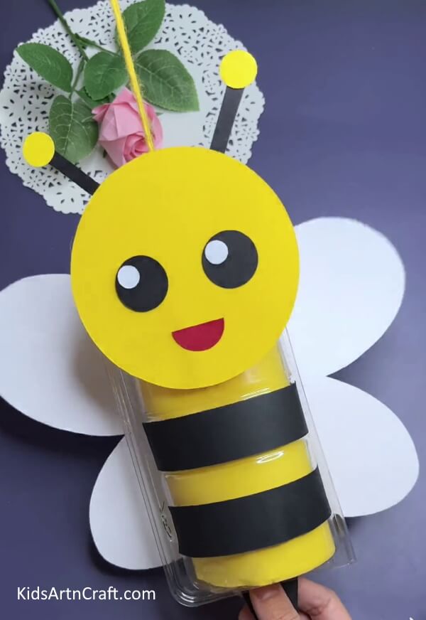 Easy to Make Handmade Bee Craft Tutorial for Kids Making Tail of The Bee