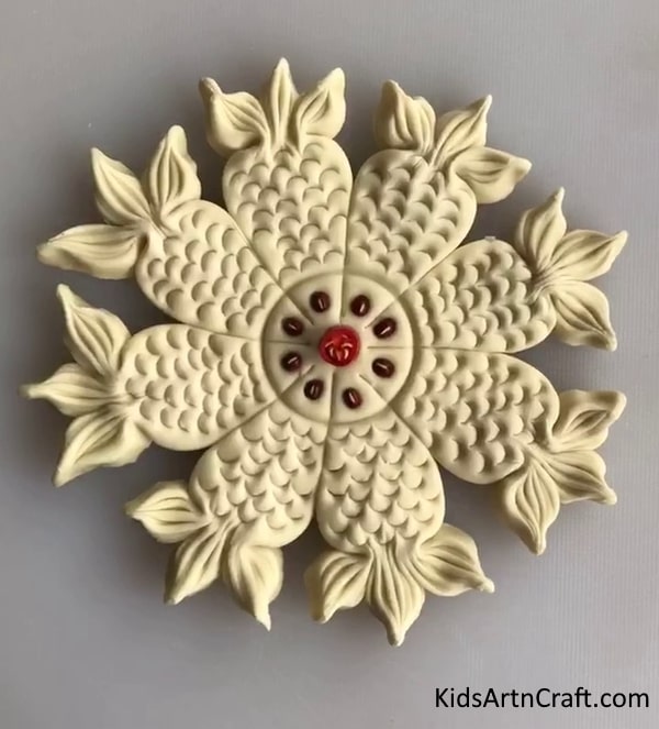 Flower Shaped Pie Crust - Artistic Baking: Recommendations for Forming Entertaining and Distinctive Figures 
