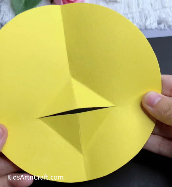Making The Beak of The Chick - Tutorial for forming a lemon and chick from paper in the spring.