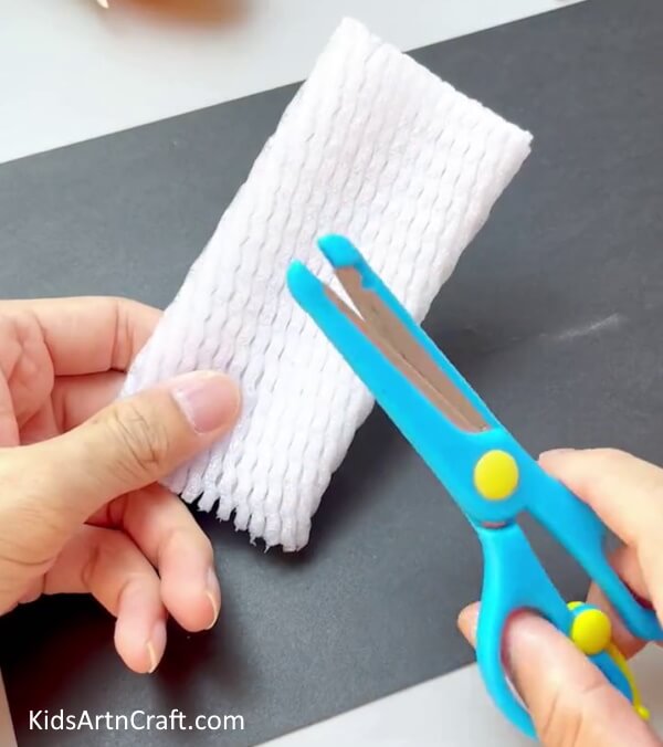 Cutting A Fruit Foam Net - Making a Corn-themed Project With a Fruit Foam Net