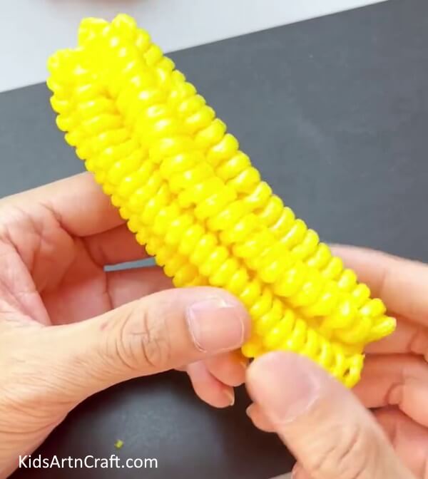 Adjusting the Corn Layers - Building a Corn Craft With the Use of a Fruit Foam Net