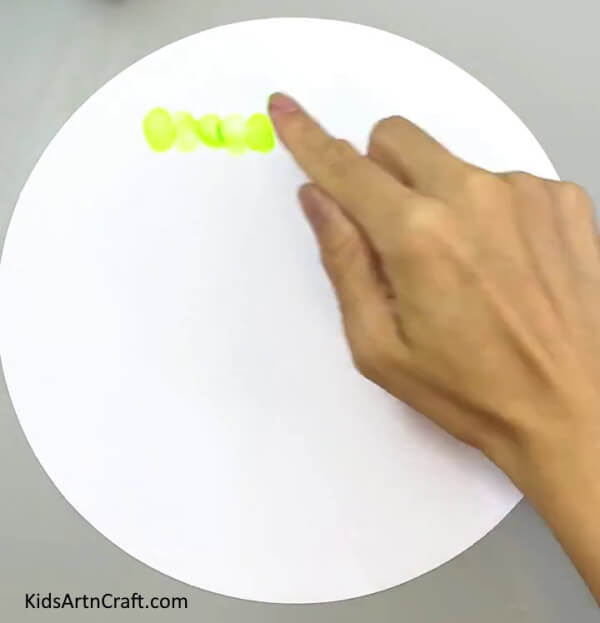 Painting Leaves Using Fingers - Easily-rendered Fingerprint Vines Projects For Kids 