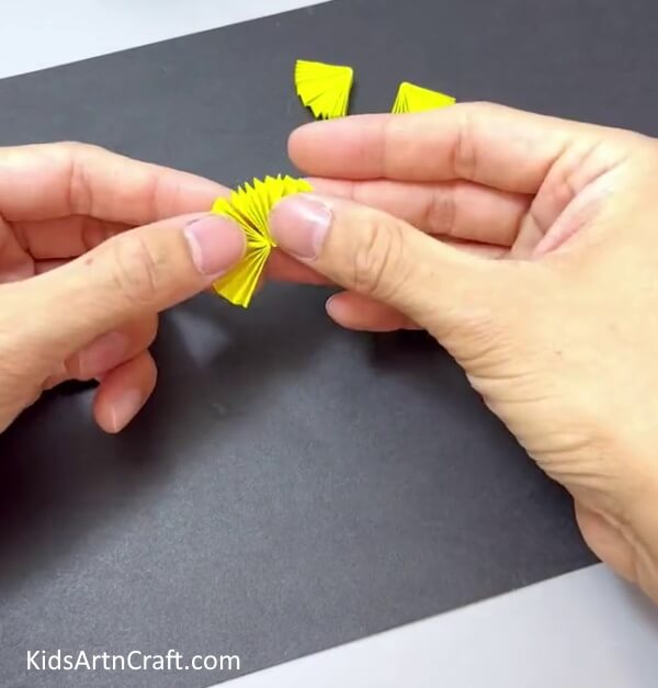 Pasting Fans Using Glue - Assembling a Bicycle with Paper and Straws