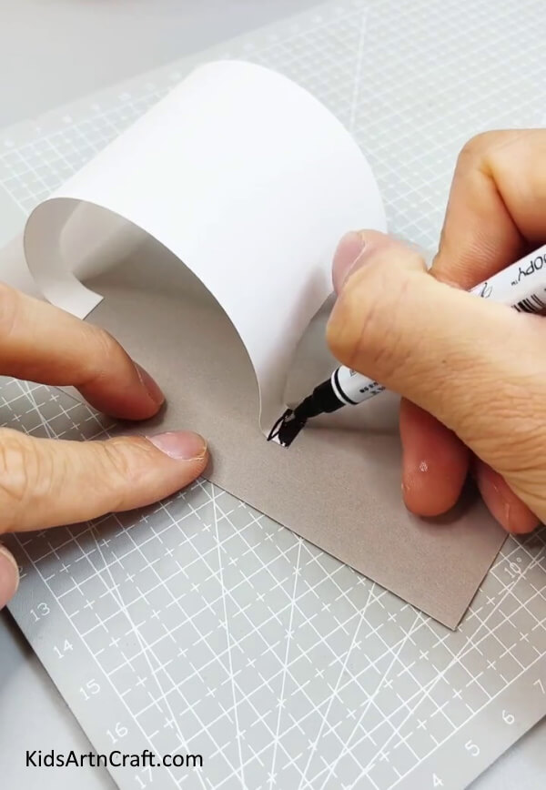Making Legs Using Marker - Step By Step Directions to Build a Bunny Out of Paper