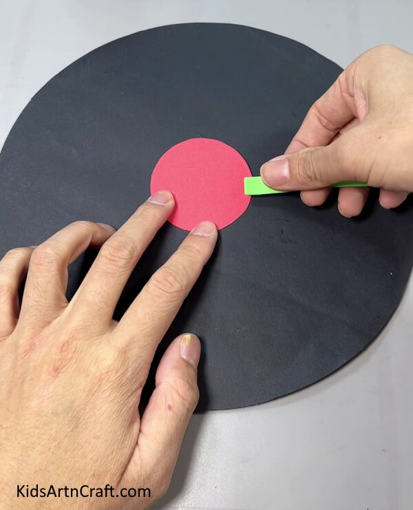 Pasting A Paper Stick On the Edge Of the Circle - Crafting a Paper Strip Pen & Pencil Container