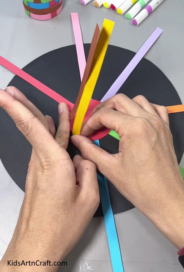 Bringing Paper Strips Upwards - Fashion a Pen & Pencil Holder Utilizing Paper Strips